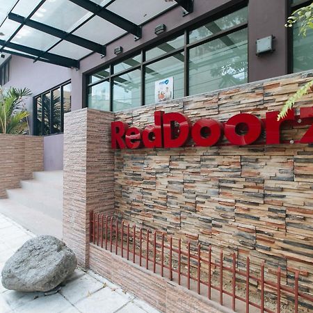 RedDoorz Plus Evangelista Street Makati Makati City Buitenkant foto