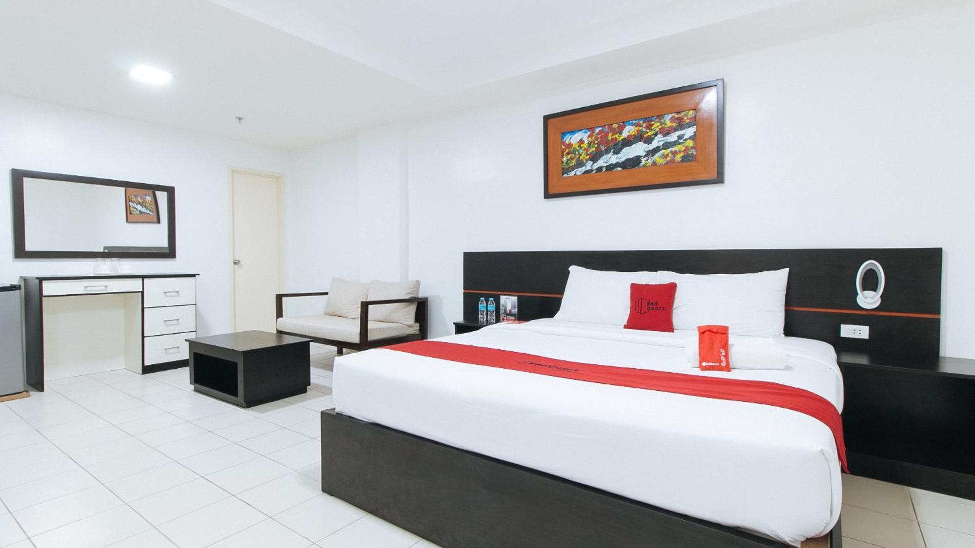 RedDoorz Plus Evangelista Street Makati Makati City Buitenkant foto