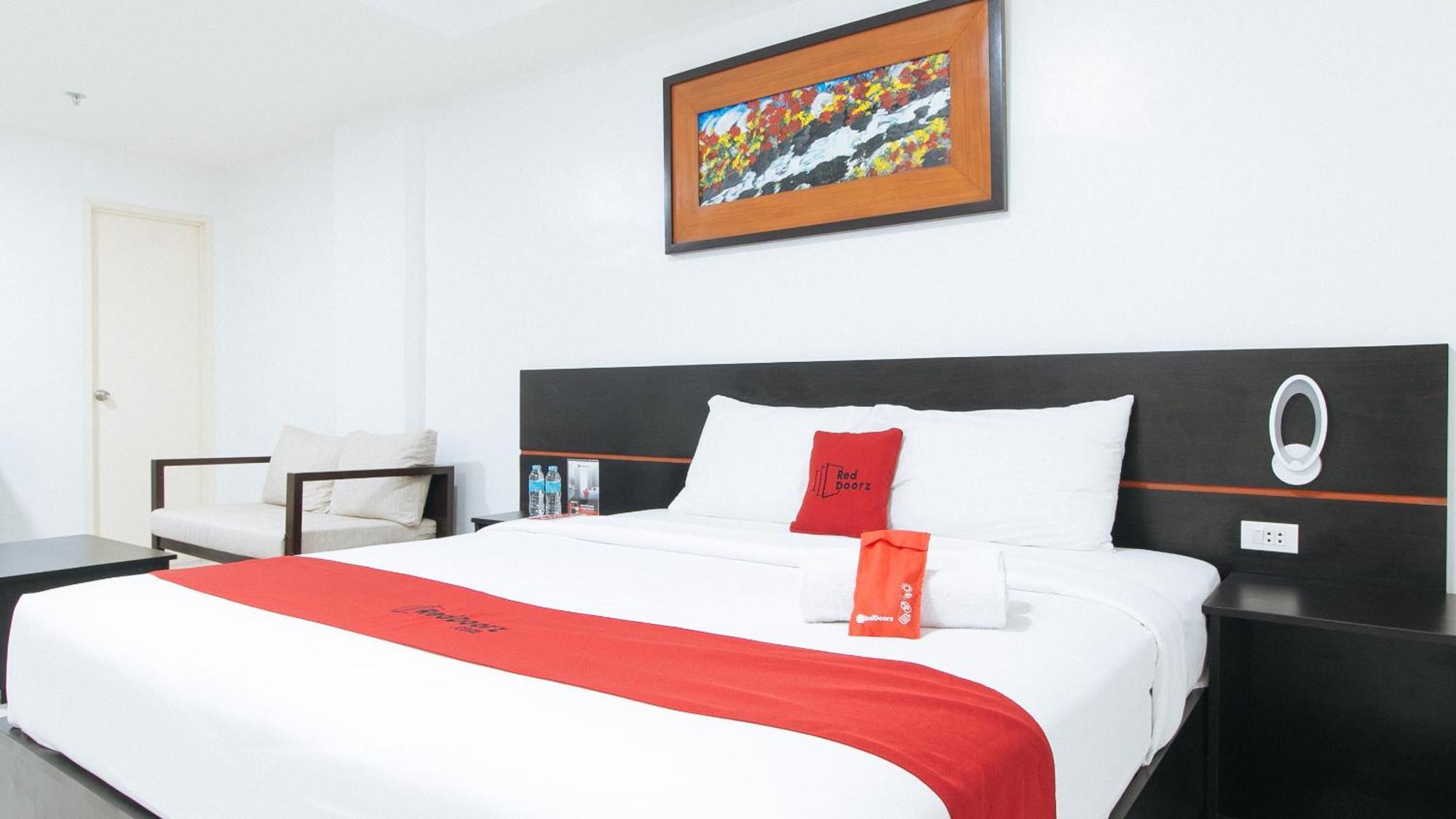 RedDoorz Plus Evangelista Street Makati Makati City Buitenkant foto