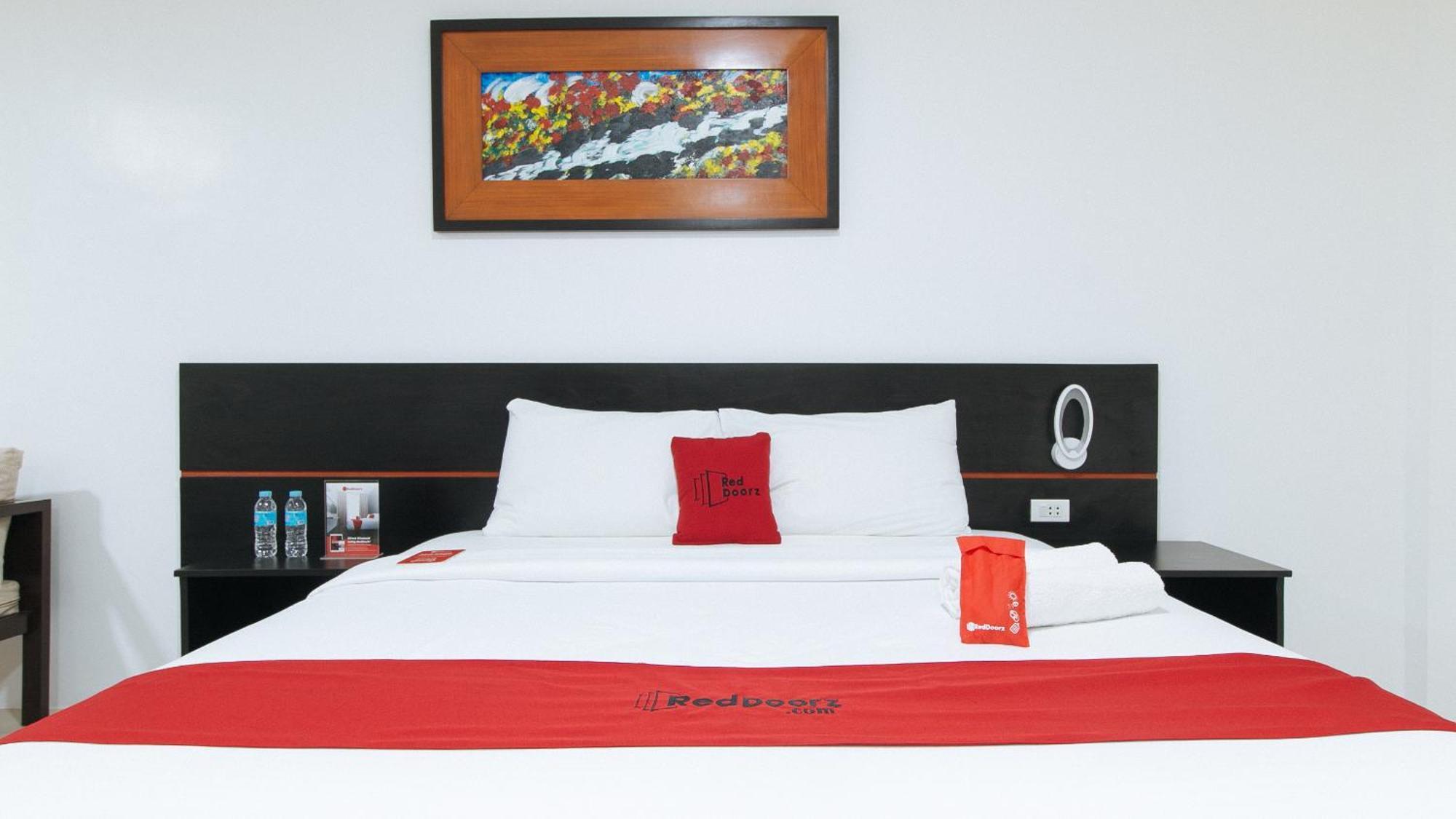 RedDoorz Plus Evangelista Street Makati Makati City Buitenkant foto