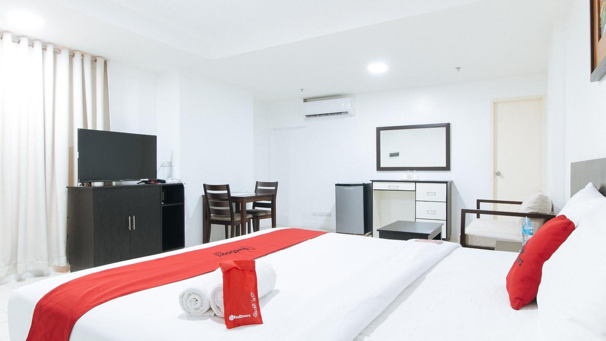 RedDoorz Plus Evangelista Street Makati Makati City Buitenkant foto