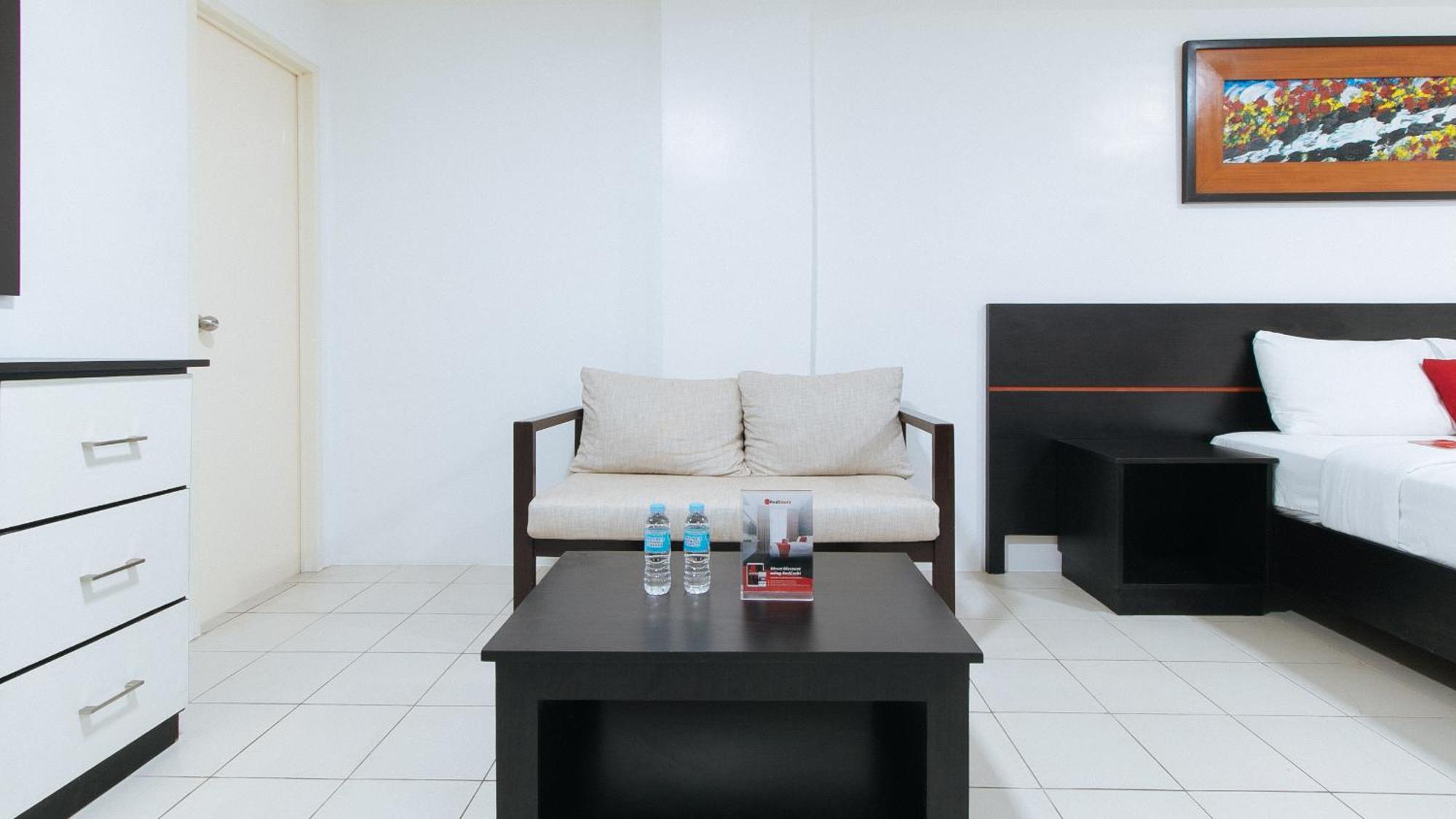RedDoorz Plus Evangelista Street Makati Makati City Buitenkant foto