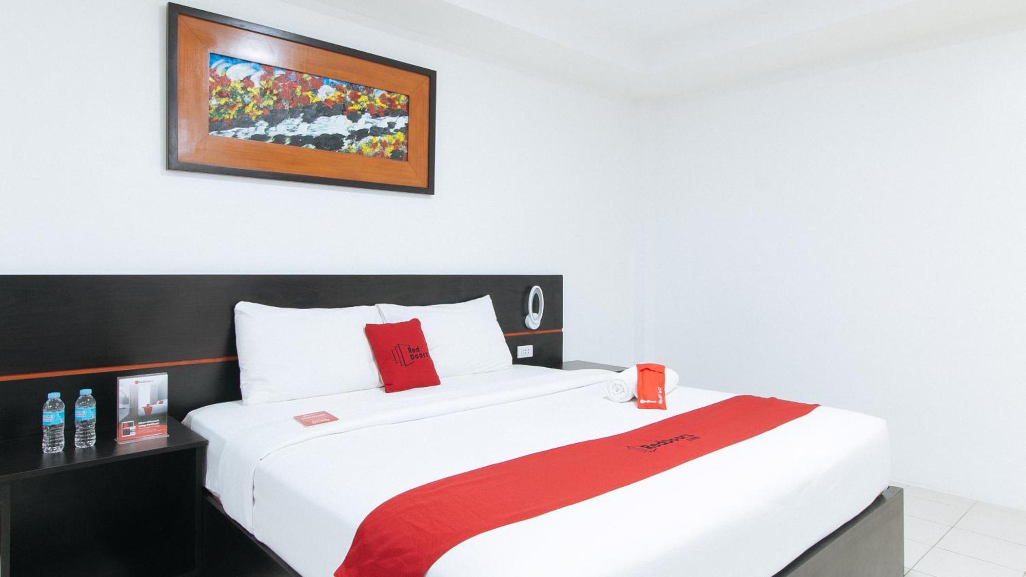 RedDoorz Plus Evangelista Street Makati Makati City Buitenkant foto