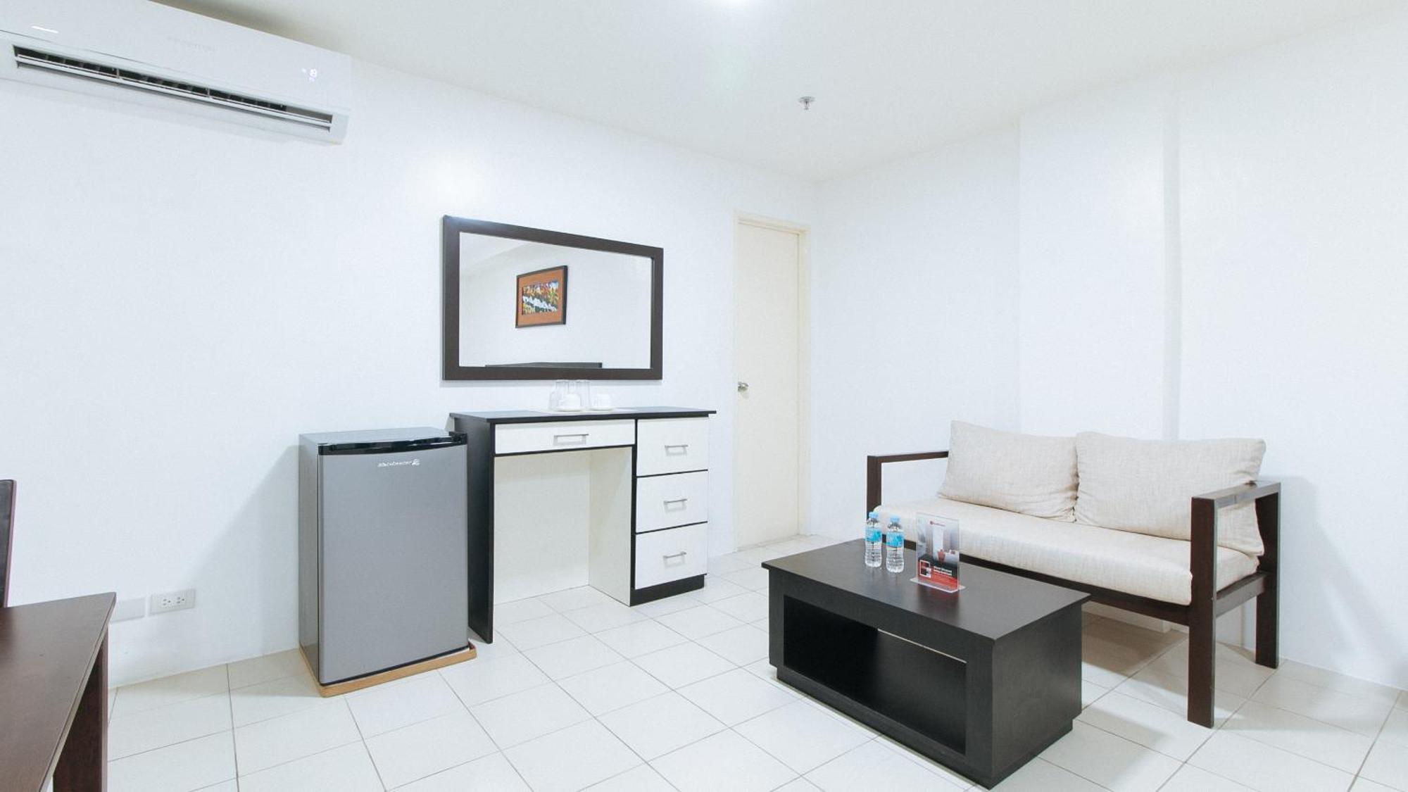 RedDoorz Plus Evangelista Street Makati Makati City Buitenkant foto