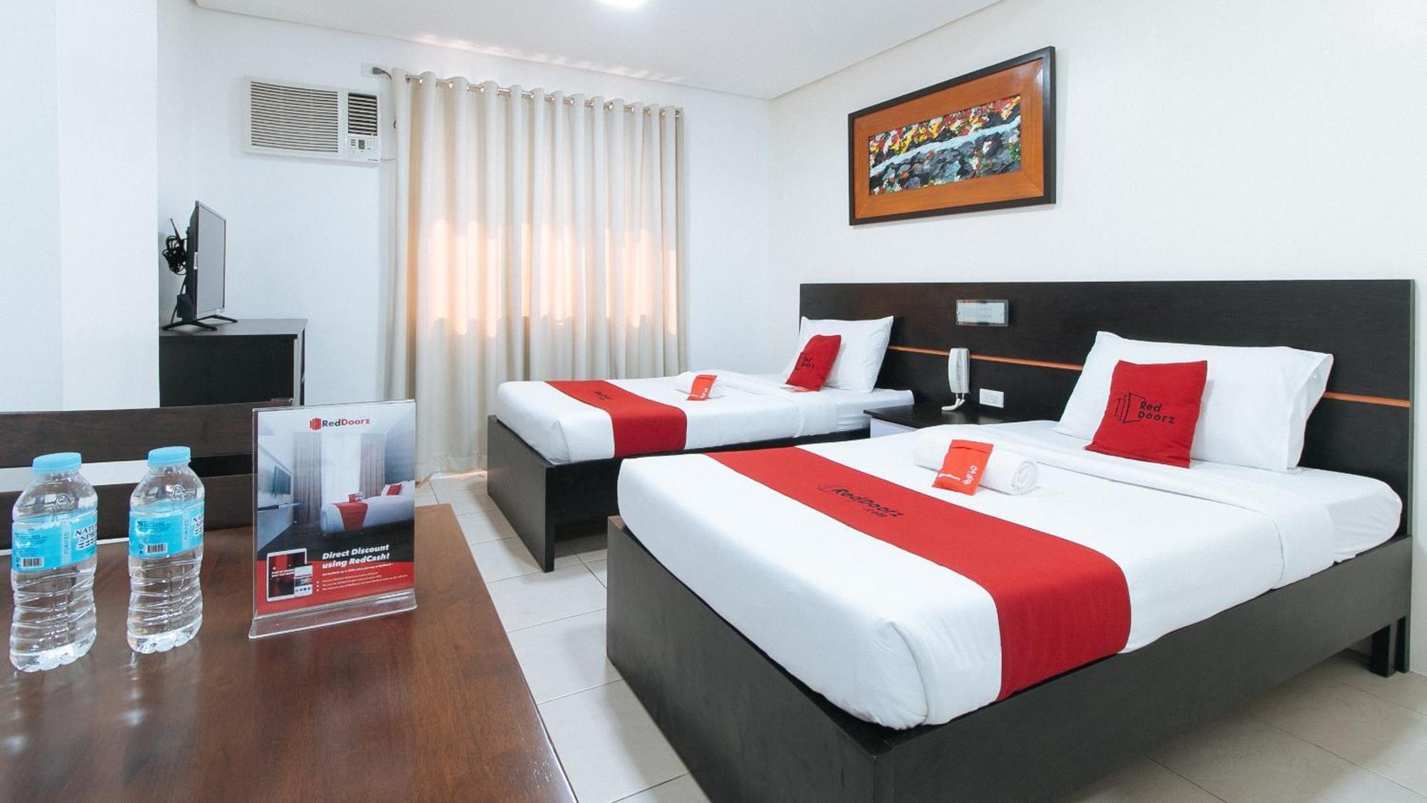 RedDoorz Plus Evangelista Street Makati Makati City Buitenkant foto