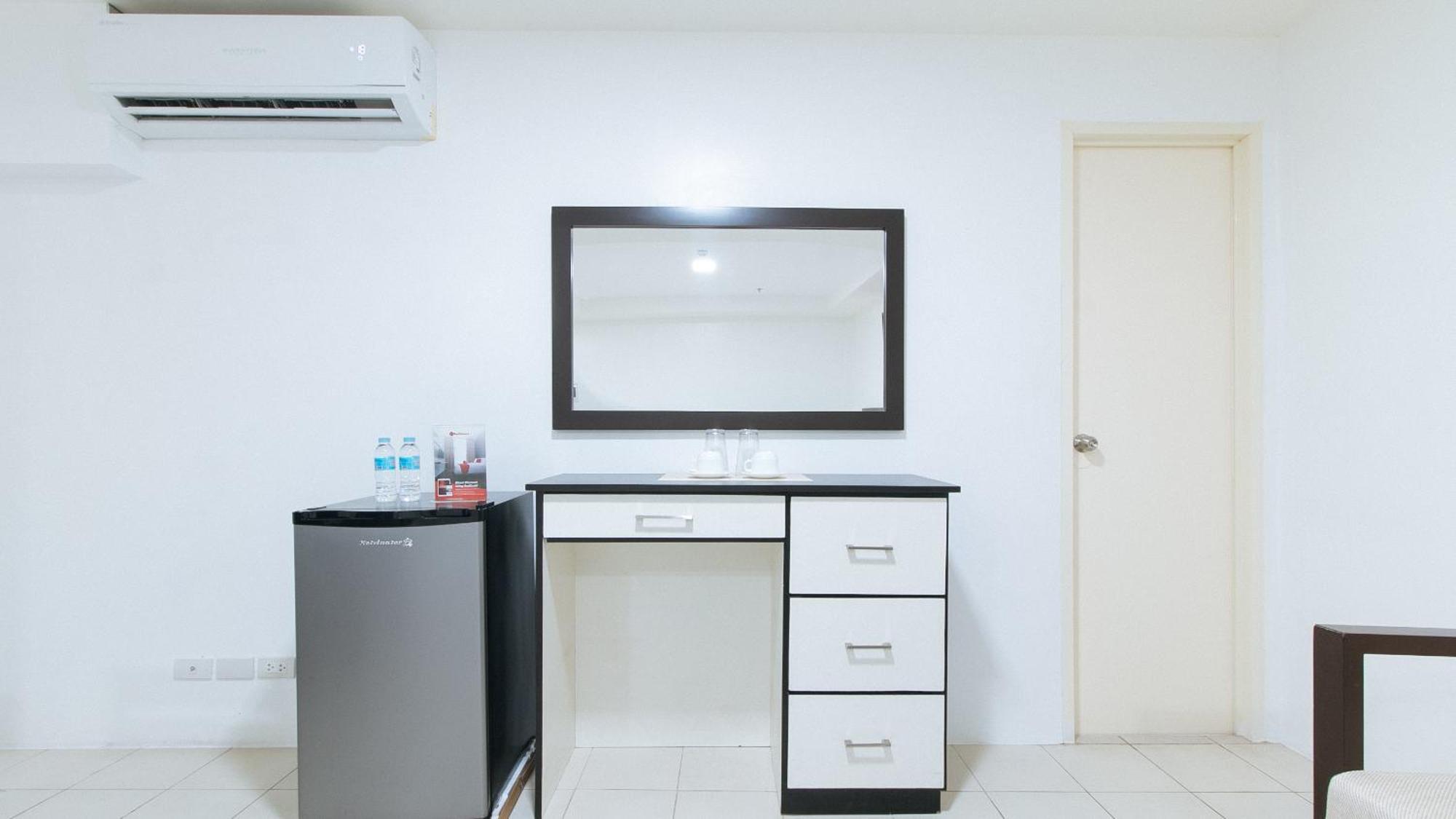 RedDoorz Plus Evangelista Street Makati Makati City Buitenkant foto