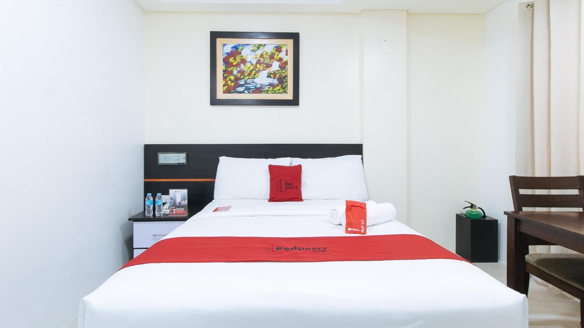 RedDoorz Plus Evangelista Street Makati Makati City Buitenkant foto