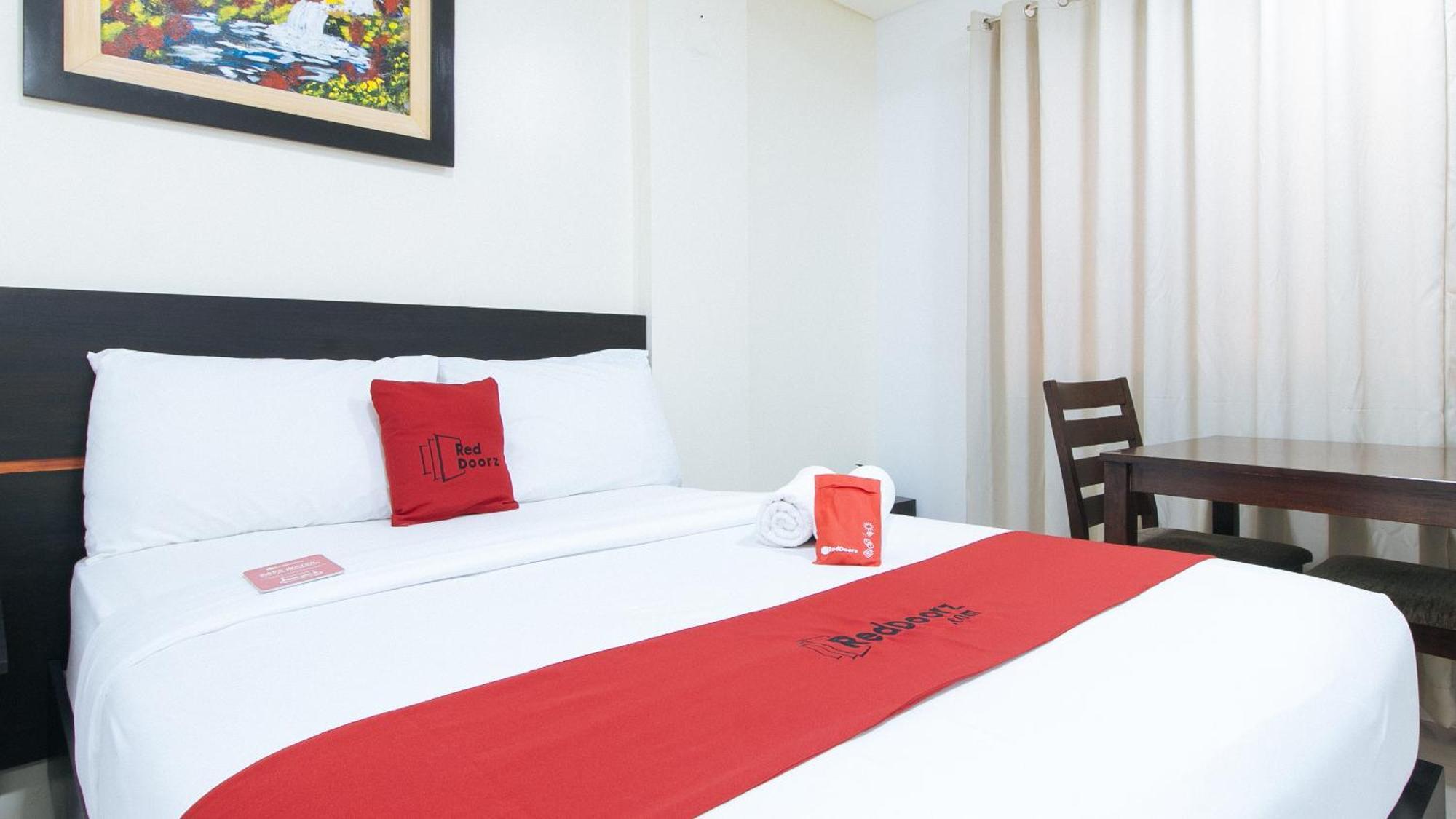 RedDoorz Plus Evangelista Street Makati Makati City Buitenkant foto