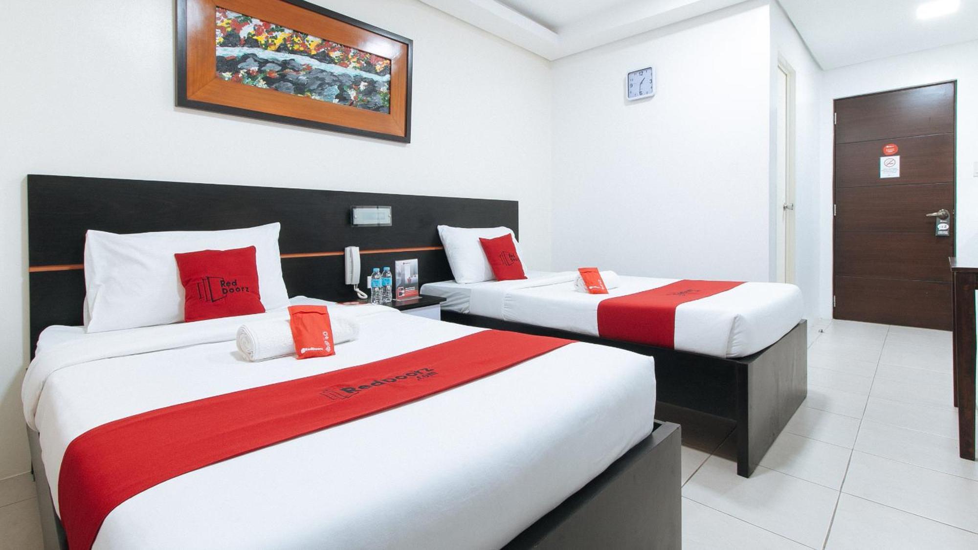 RedDoorz Plus Evangelista Street Makati Makati City Buitenkant foto