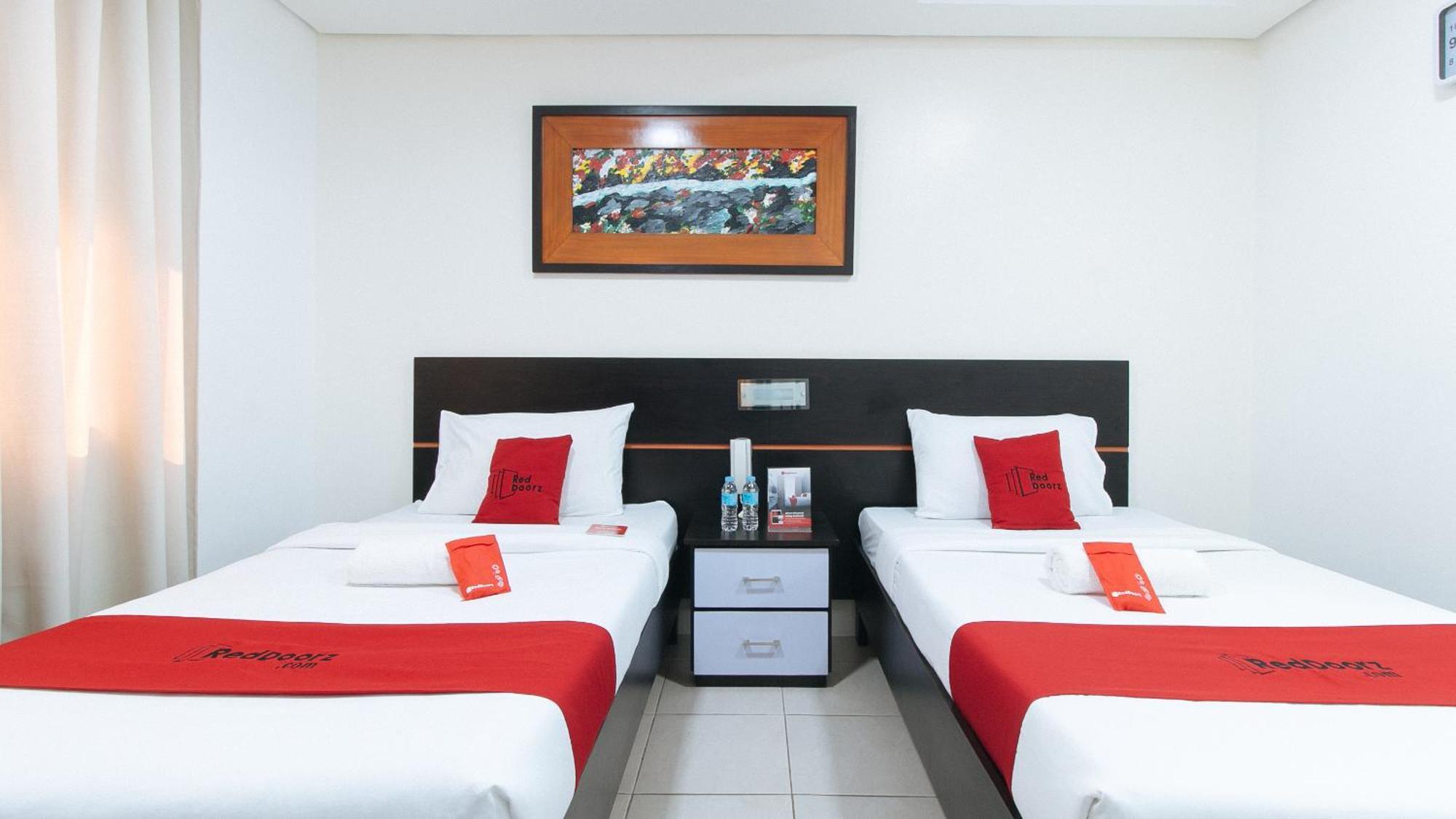 RedDoorz Plus Evangelista Street Makati Makati City Buitenkant foto