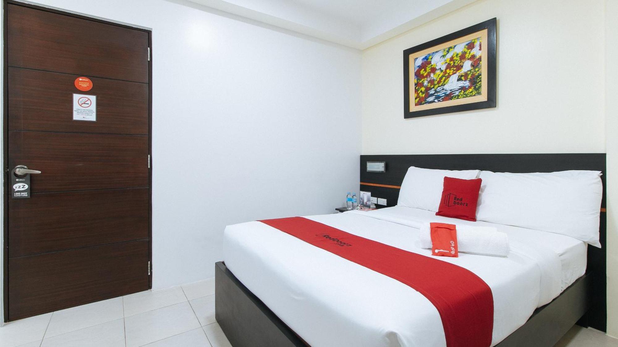 RedDoorz Plus Evangelista Street Makati Makati City Buitenkant foto