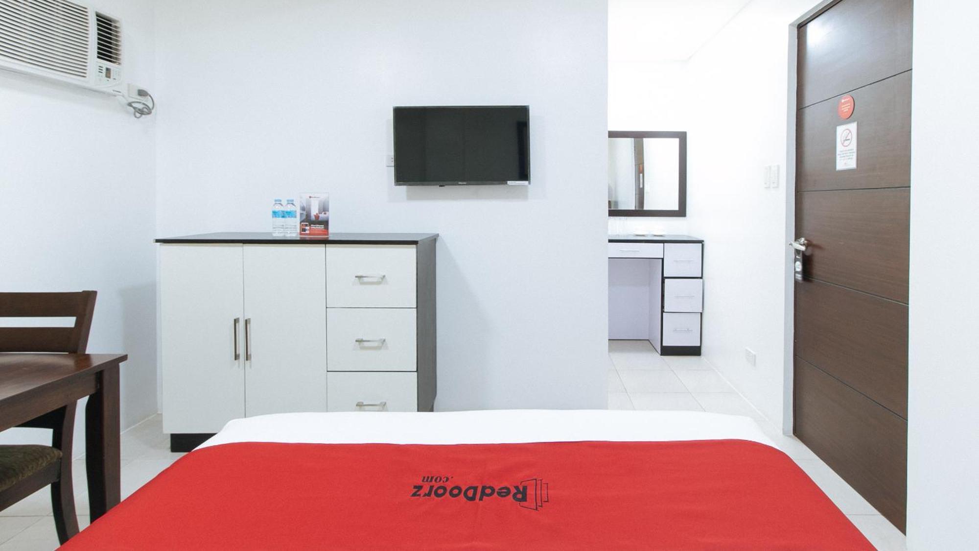 RedDoorz Plus Evangelista Street Makati Makati City Buitenkant foto