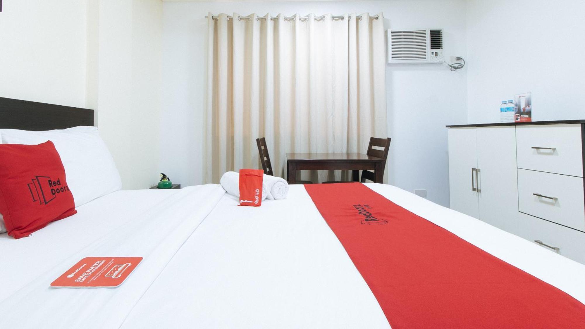 RedDoorz Plus Evangelista Street Makati Makati City Buitenkant foto