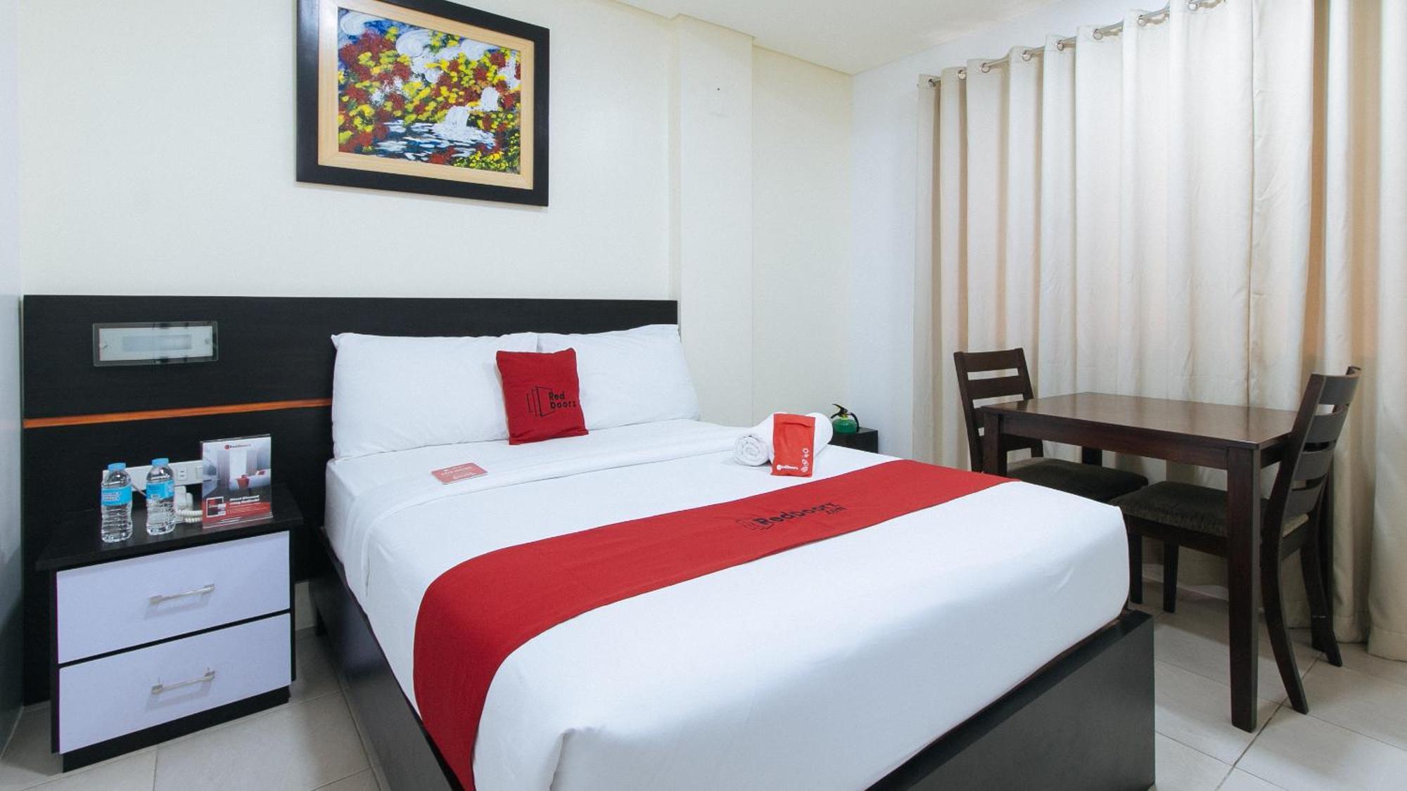 RedDoorz Plus Evangelista Street Makati Makati City Buitenkant foto