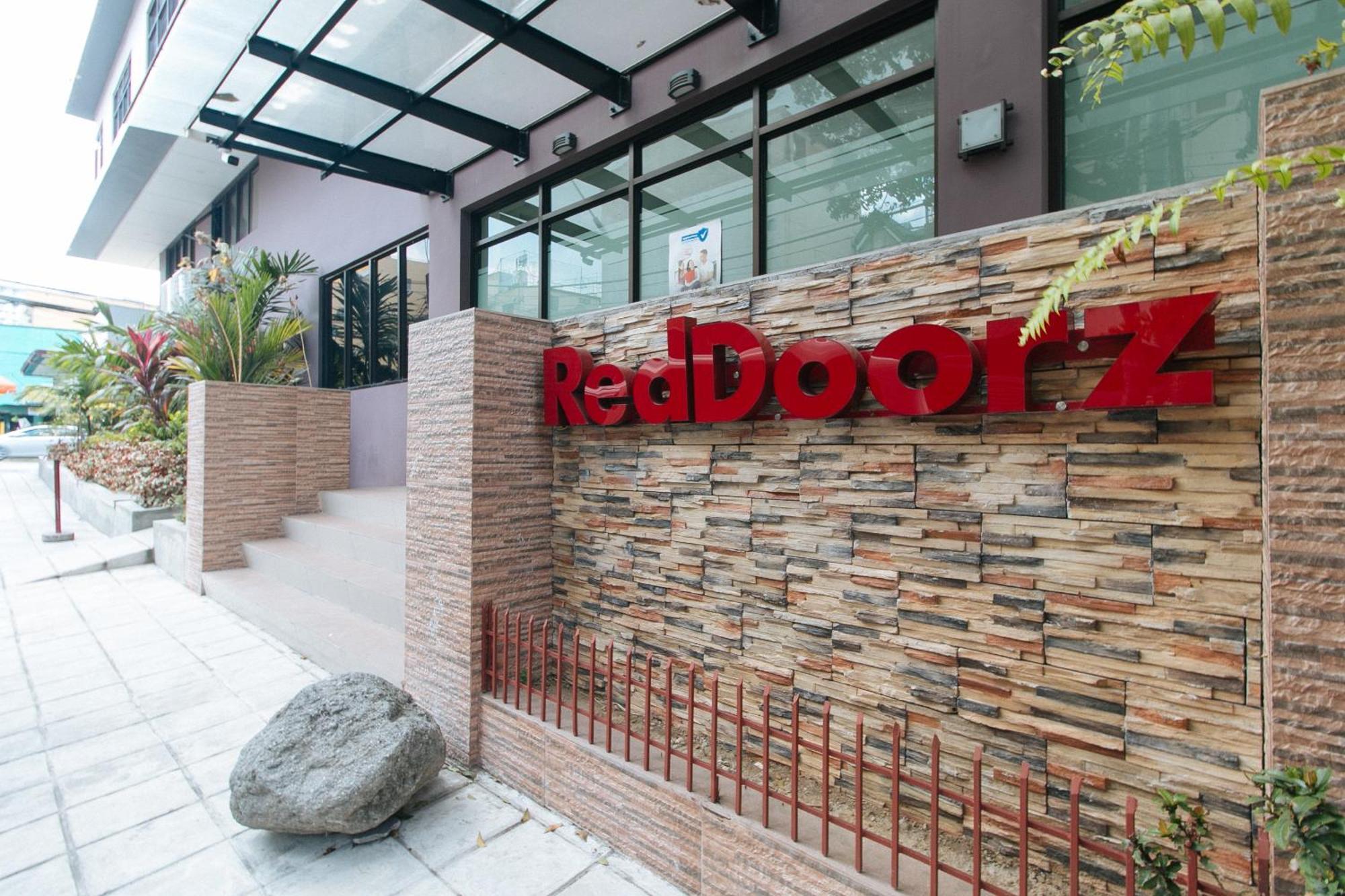 RedDoorz Plus Evangelista Street Makati Makati City Buitenkant foto