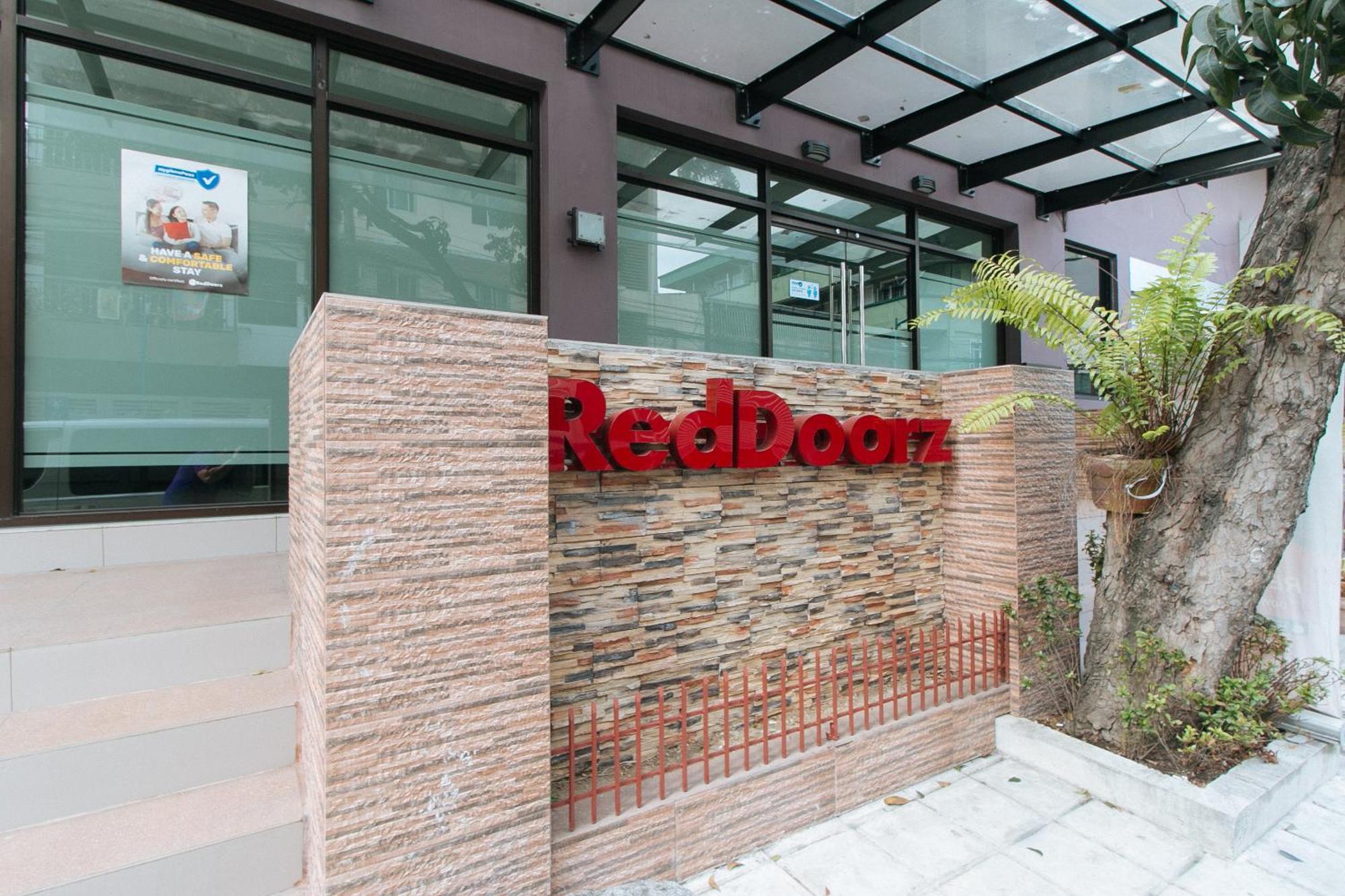 RedDoorz Plus Evangelista Street Makati Makati City Buitenkant foto