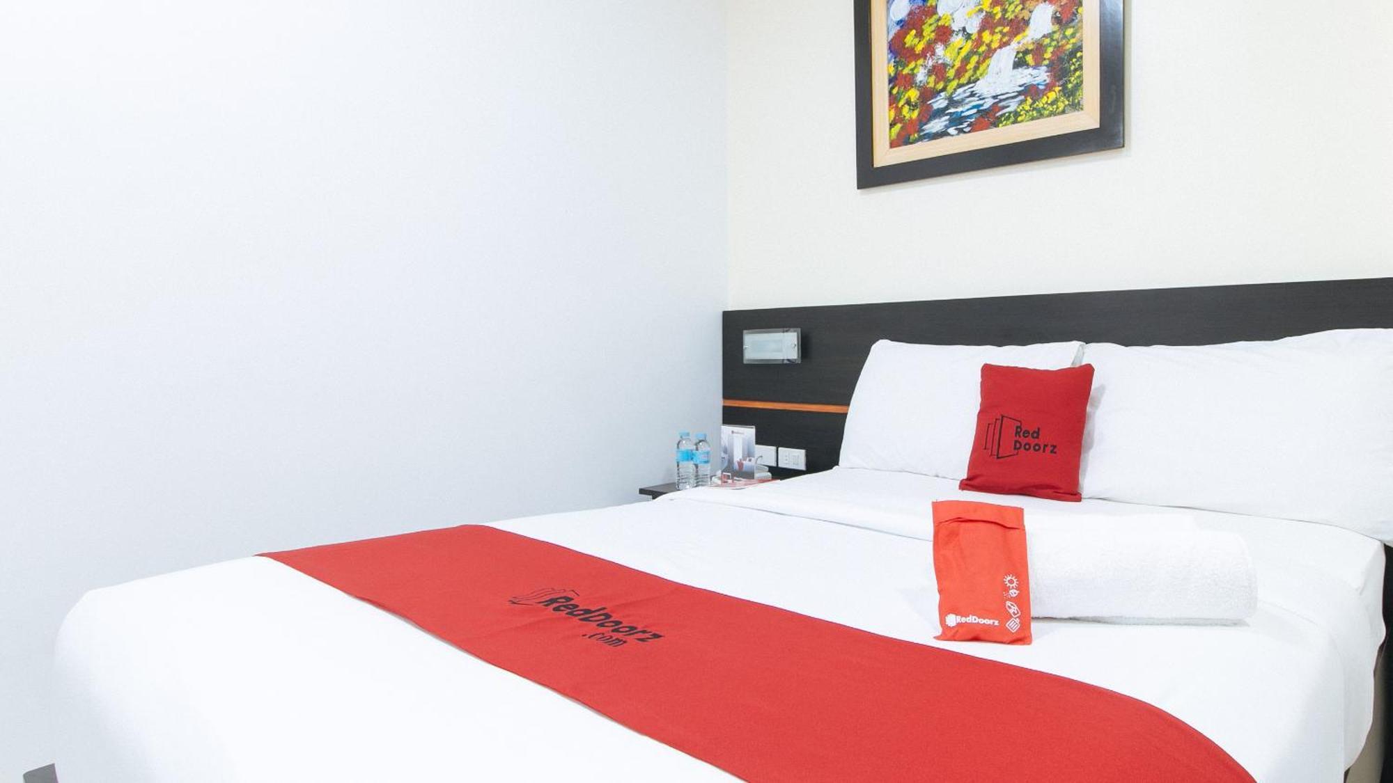 RedDoorz Plus Evangelista Street Makati Makati City Buitenkant foto