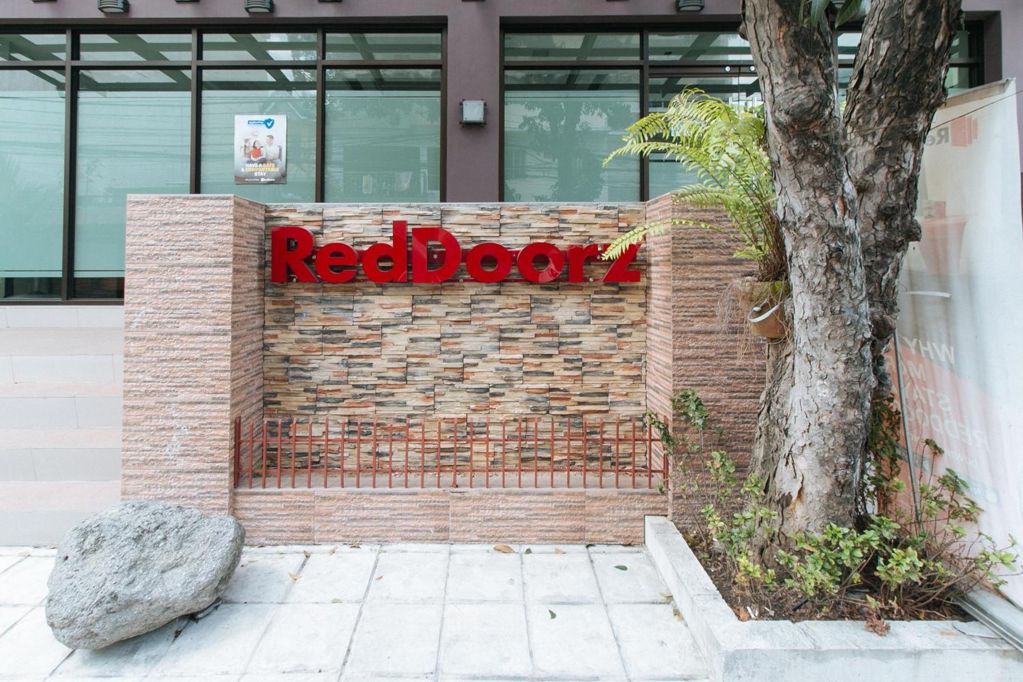 RedDoorz Plus Evangelista Street Makati Makati City Buitenkant foto