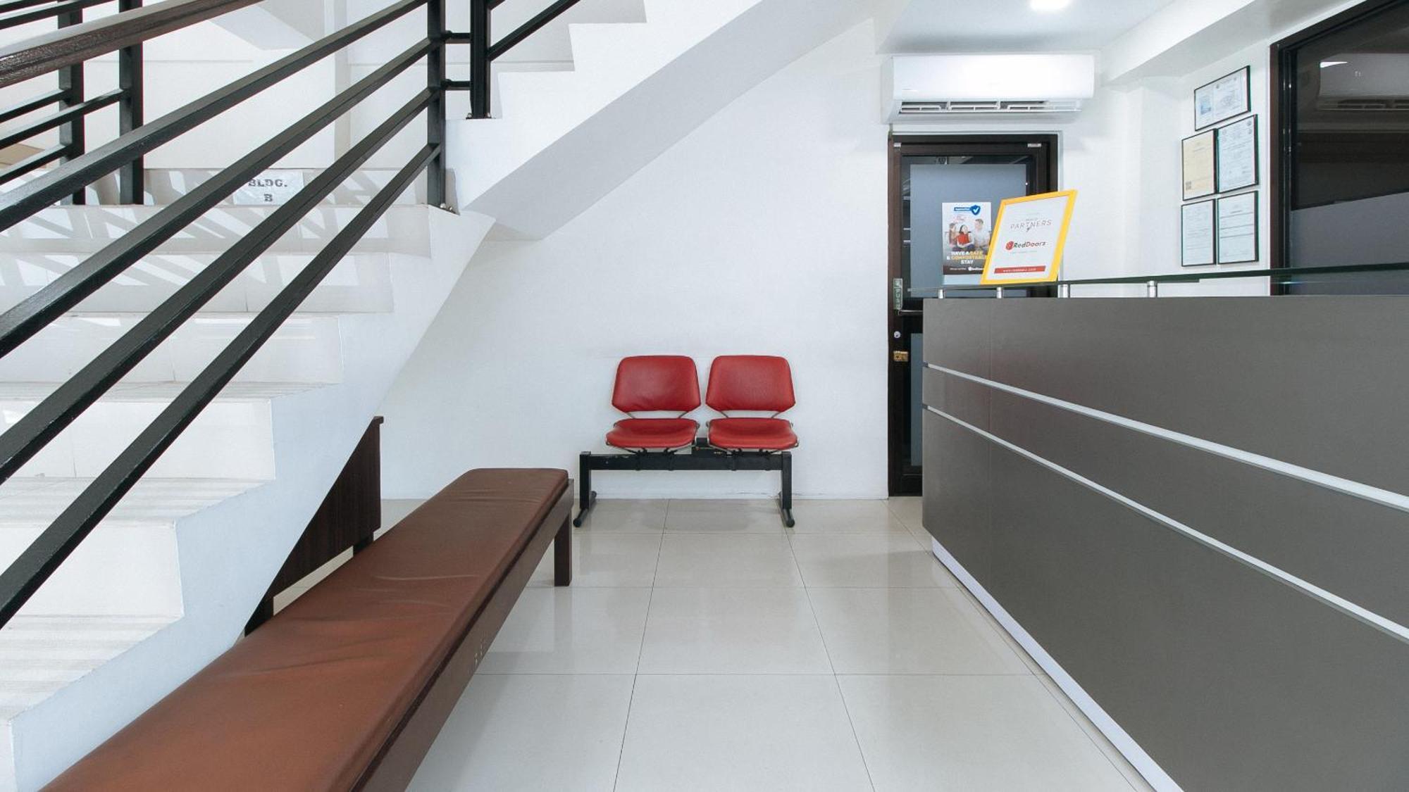RedDoorz Plus Evangelista Street Makati Makati City Buitenkant foto