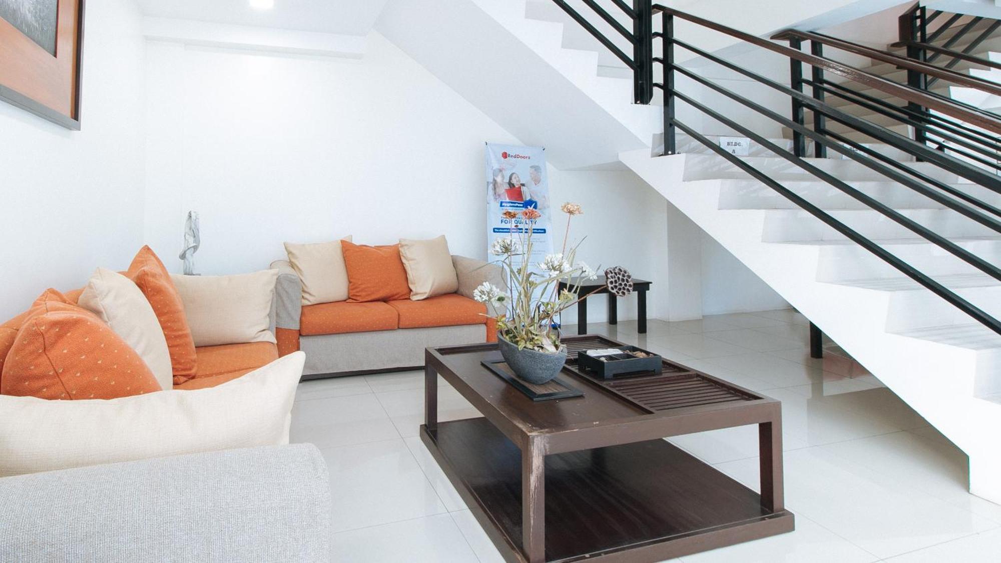 RedDoorz Plus Evangelista Street Makati Makati City Buitenkant foto