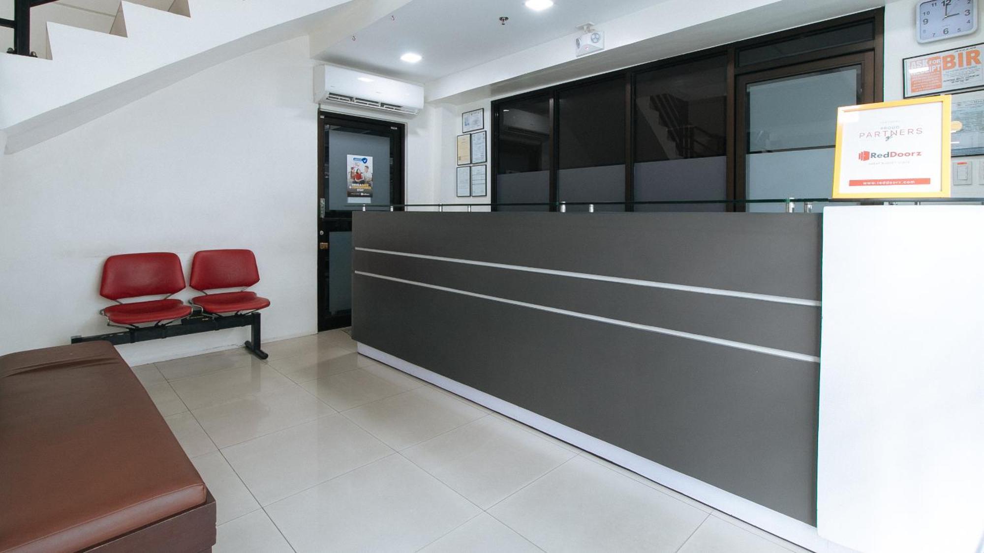 RedDoorz Plus Evangelista Street Makati Makati City Buitenkant foto