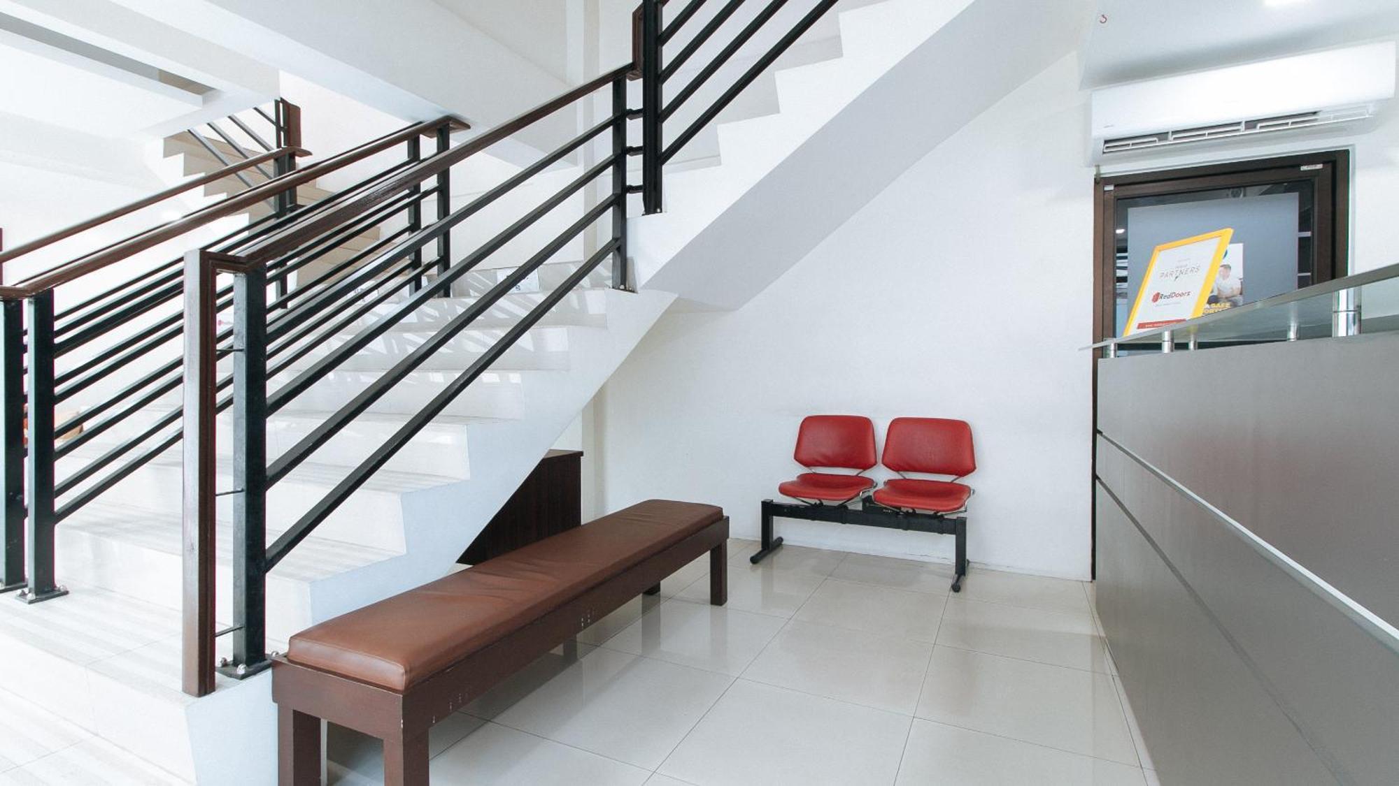 RedDoorz Plus Evangelista Street Makati Makati City Buitenkant foto